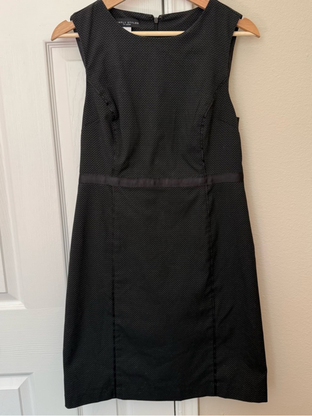Simply Styled Black Sleeveless Midi Sheath Dress
